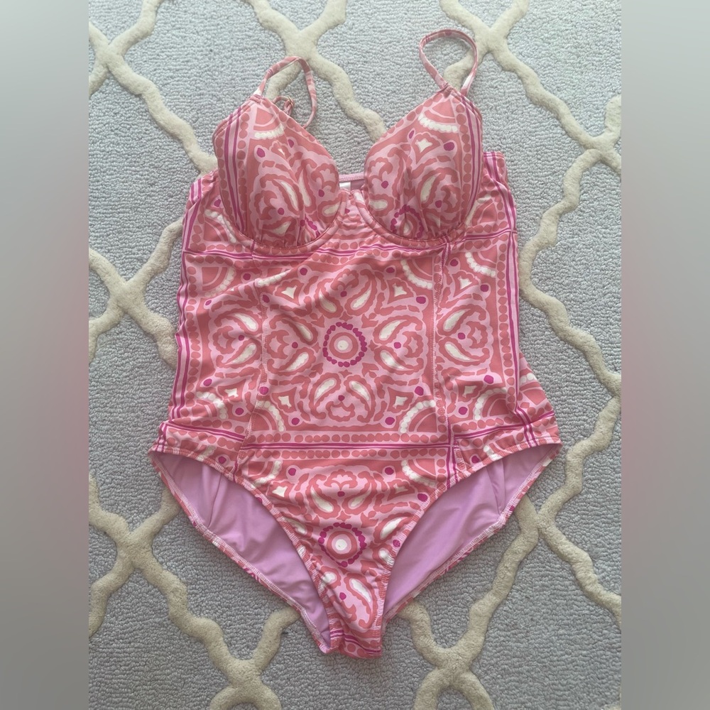 Vineyard Vines women’s bathing suit - size small